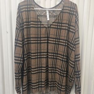NWOT Elegant V-Neck Plaid Top in Black and Tan